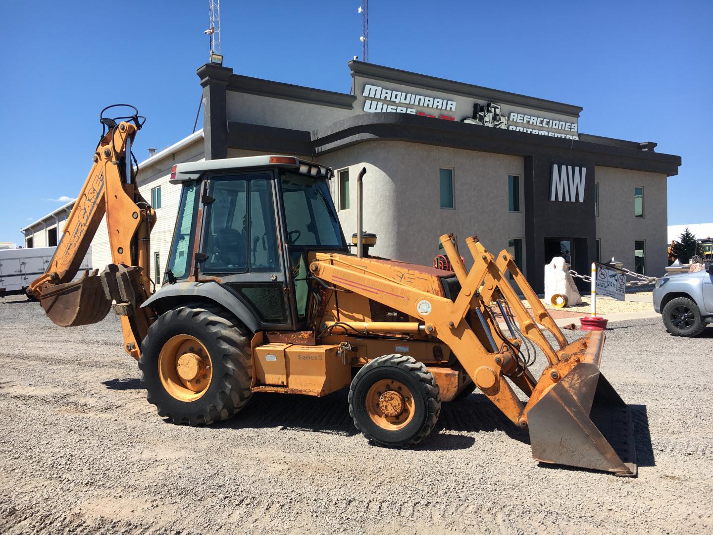 ./imagenes/INVOICE/2019/17132/RETROEXCAVADORA CASE 580SL (1).JPG